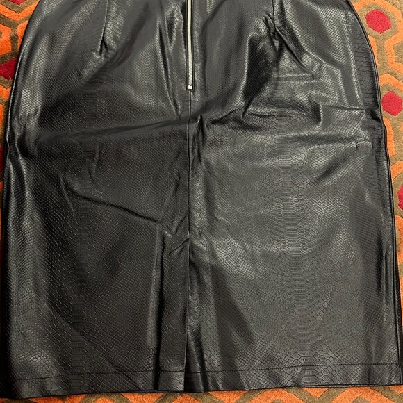 Vegan Leather Serpentine Pencil Skirt 4x NWT La Femme en Noir Vixen by Micheline - Picture 4 of 4
